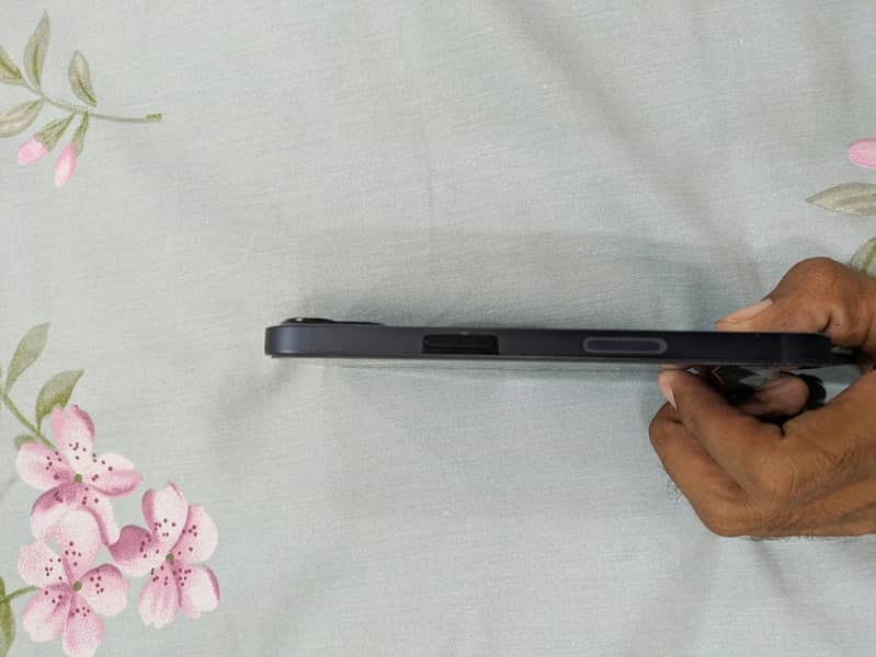 Apple iPhone 13 4
