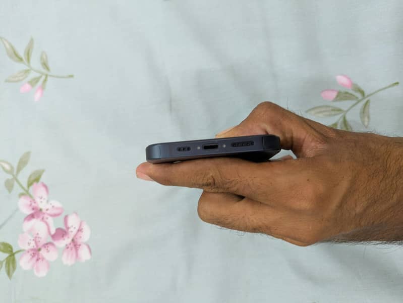 Apple iPhone 13 5