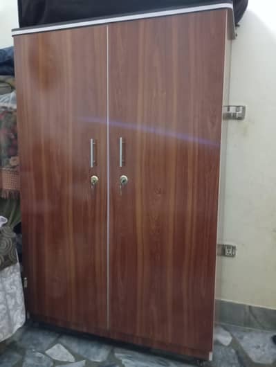 2 door wardrobe,good condition
