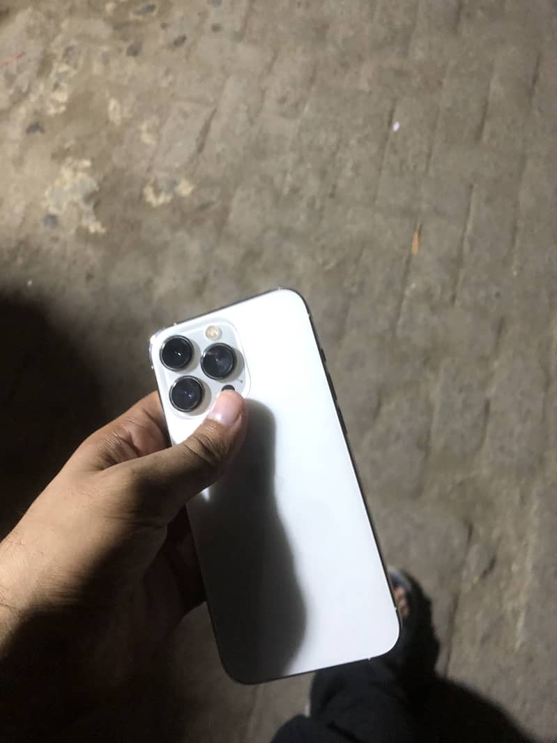Apple iPhone 13 Pro 2