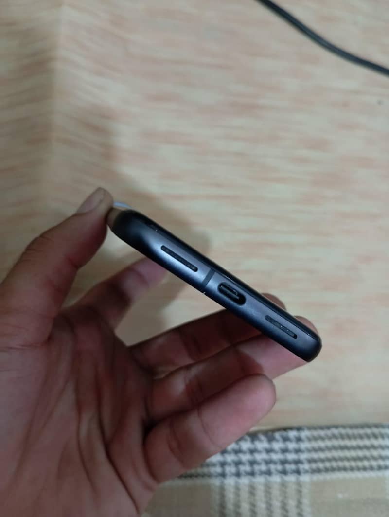 Google Pixel 8 4