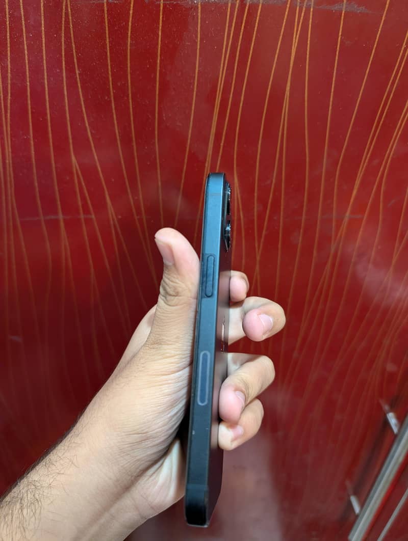 Apple iPhone 13 4