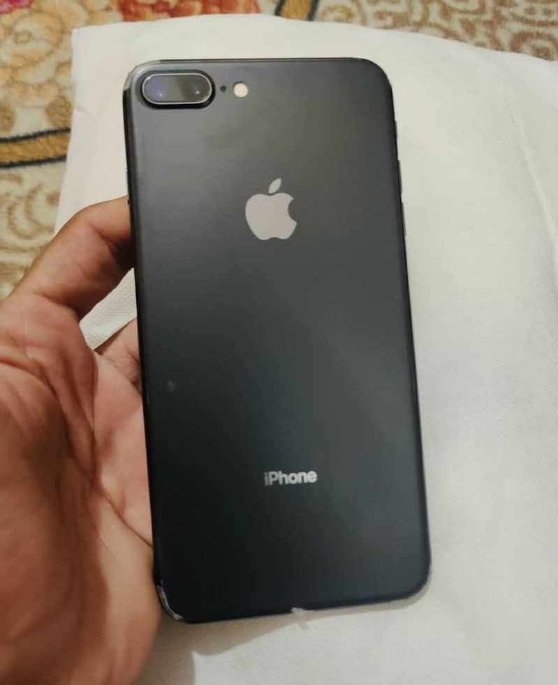 Apple iPhone 8 Plus 3