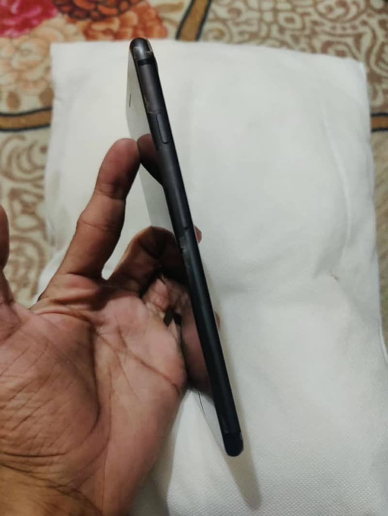 Apple iPhone 8 Plus 4