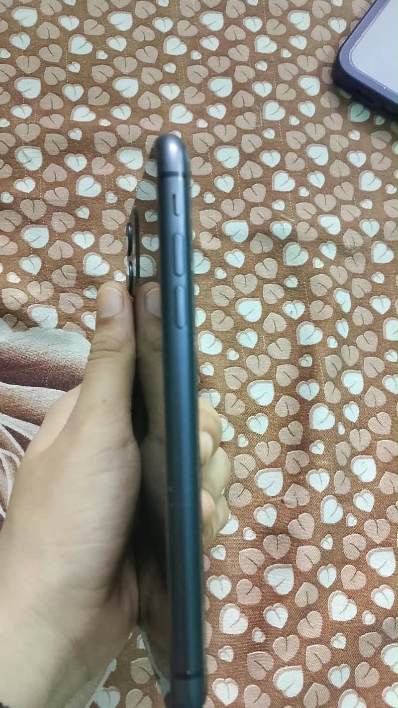 Apple iPhone 11 3