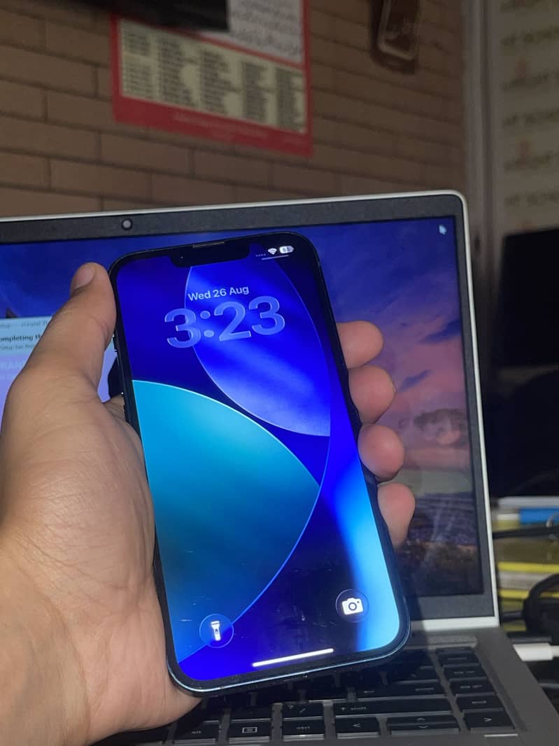 Apple iPhone 13 4