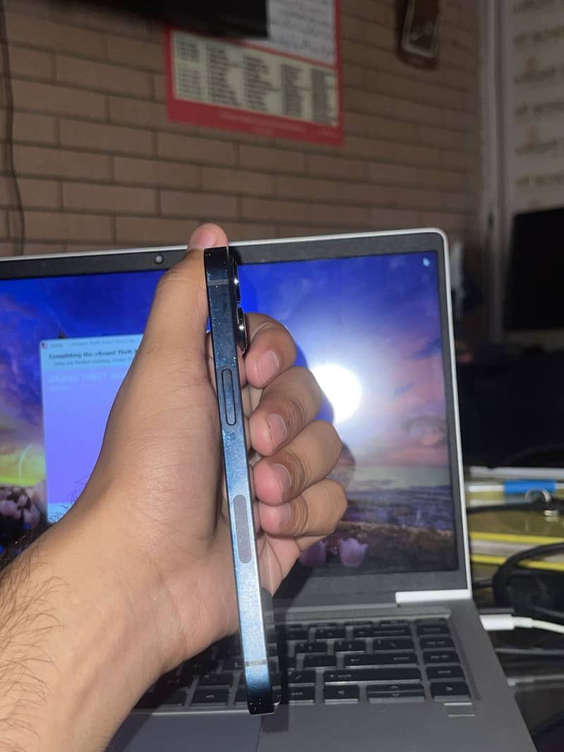 Apple iPhone 13 7