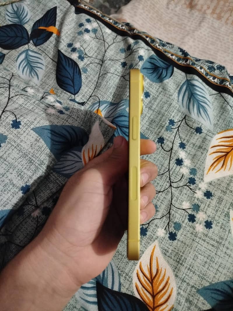 Apple iPhone 14 3