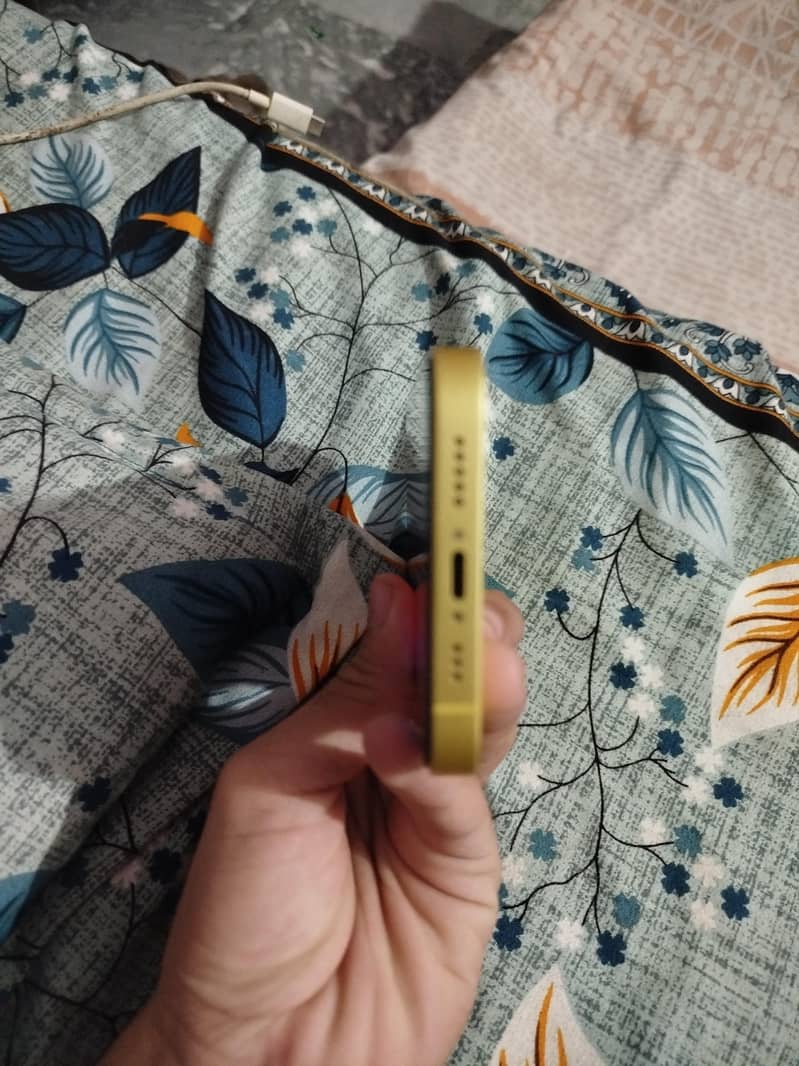 Apple iPhone 14 4