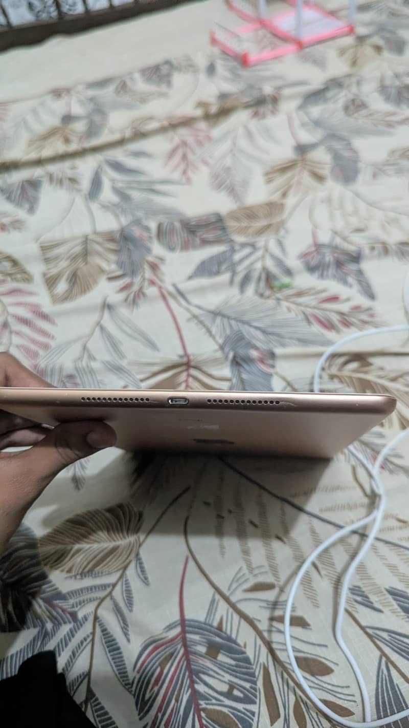 ipad 8th generation -128gb 1