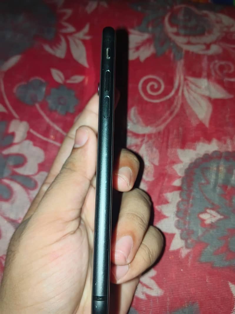 Apple iPhone 8 1