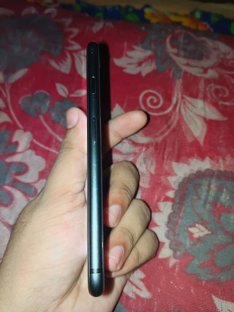 Apple iPhone 8 4