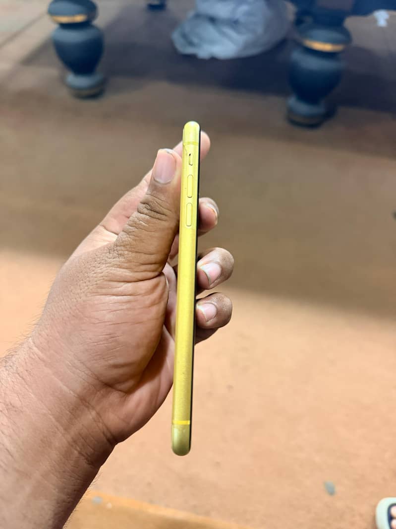 Apple iPhone 11 4