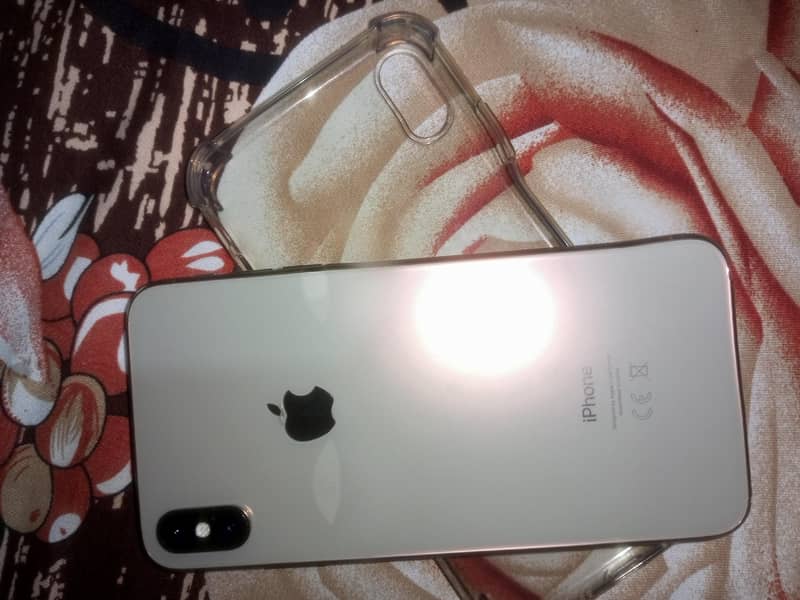 Apple iPhone XS Max 3