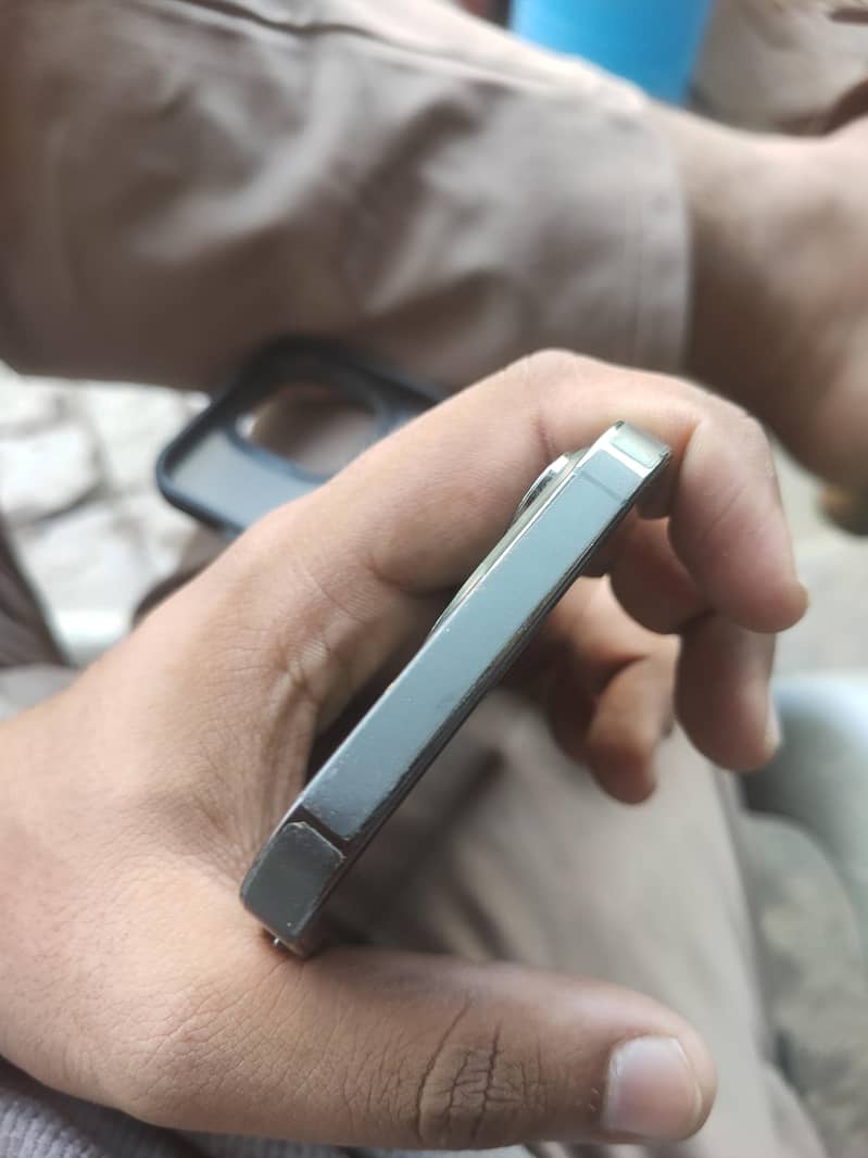 iPhone 13 pro 4