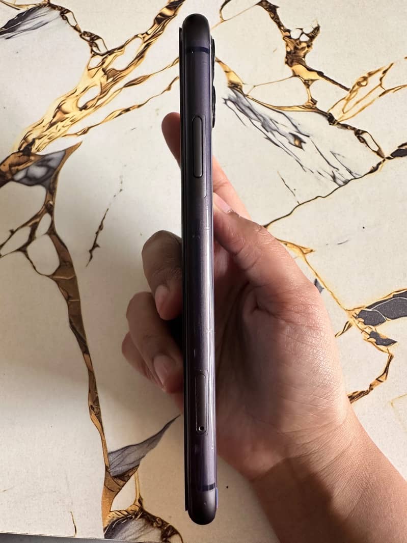 Apple iPhone 11 4