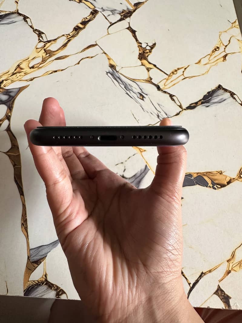 Apple iPhone 11 10