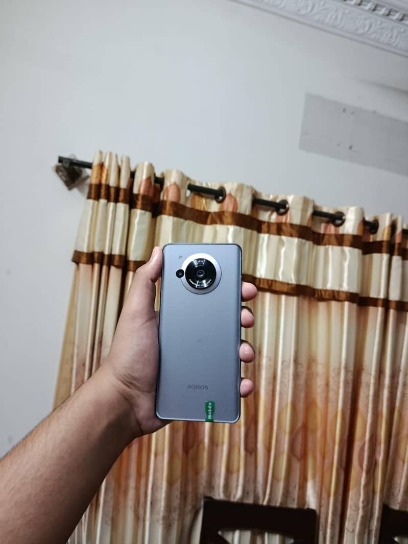 Sharp Aquos Sense7 1