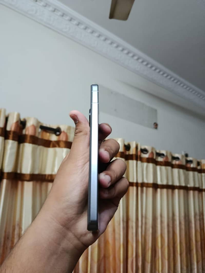 Sharp Aquos Sense7 4
