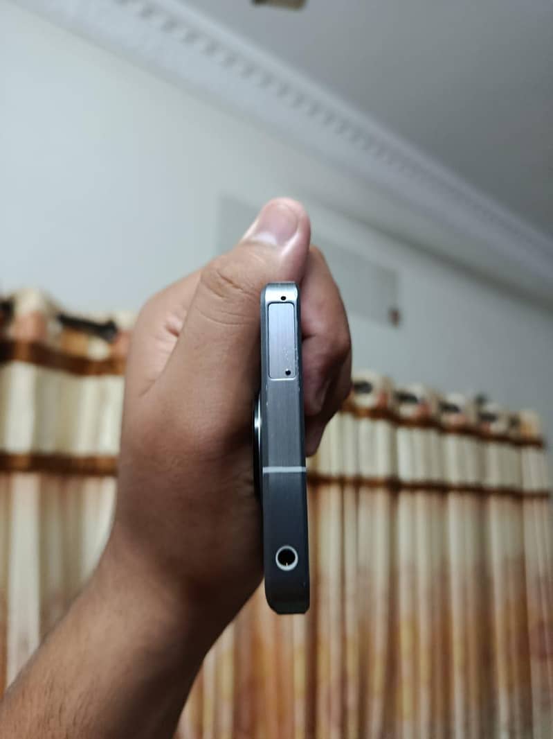 Sharp Aquos Sense7 5