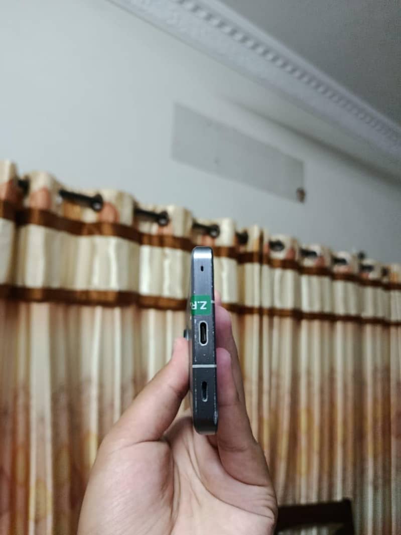 Sharp Aquos Sense7 6