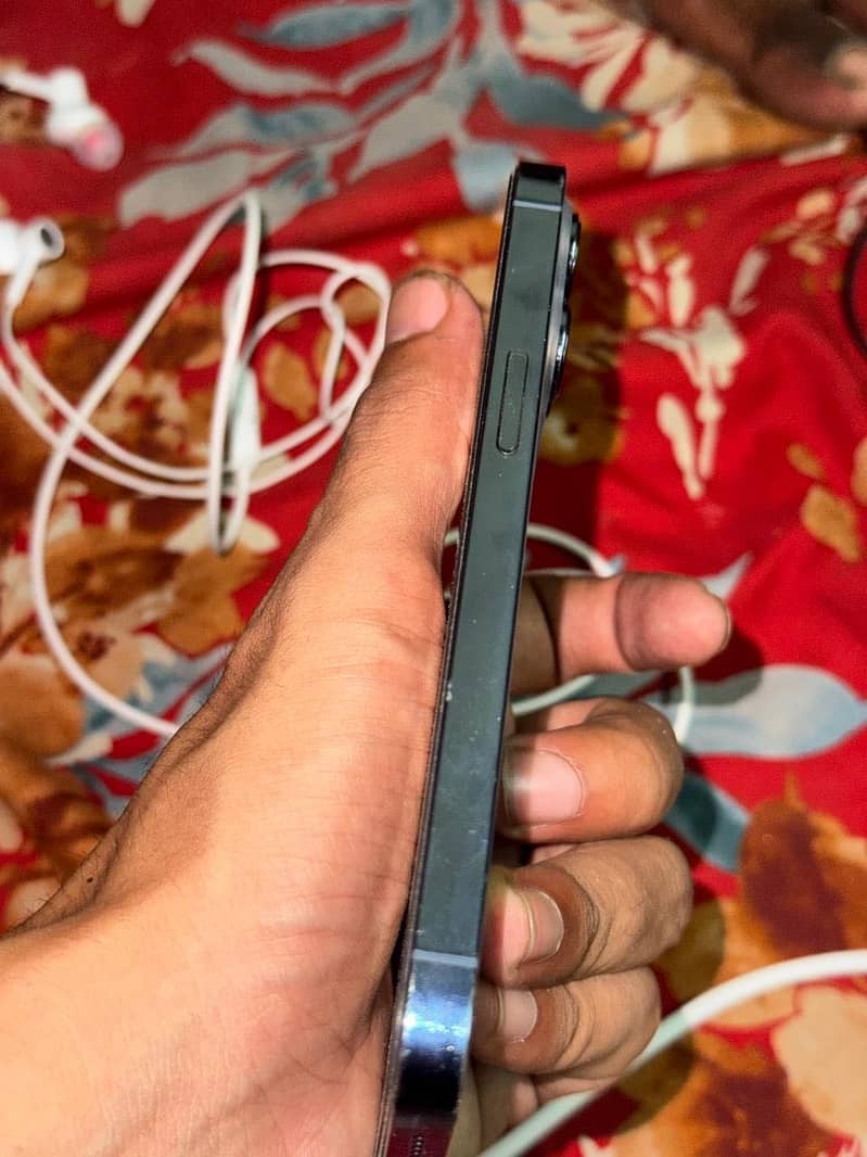 Apple iPhone 13 Pro 3