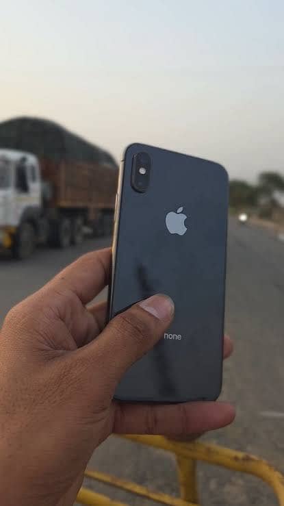 Apple iPhone XS 3