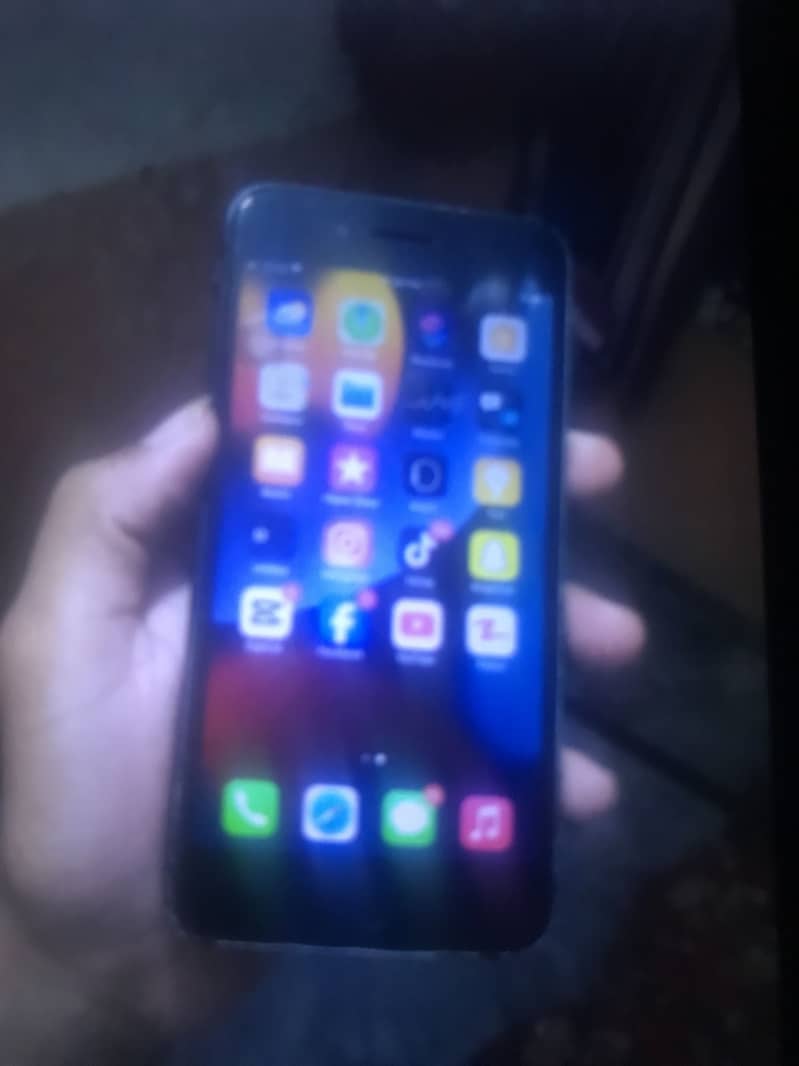 Apple iPhone 7 Plus 2