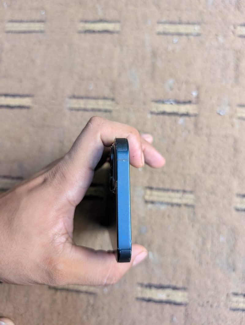 Apple iPhone 13 6