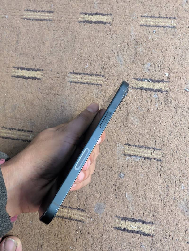 Apple iPhone 13 7