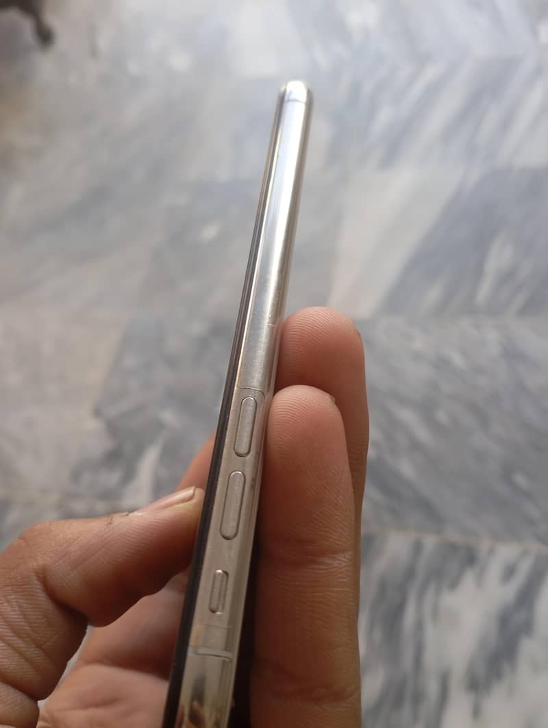 Apple iPhone X 3