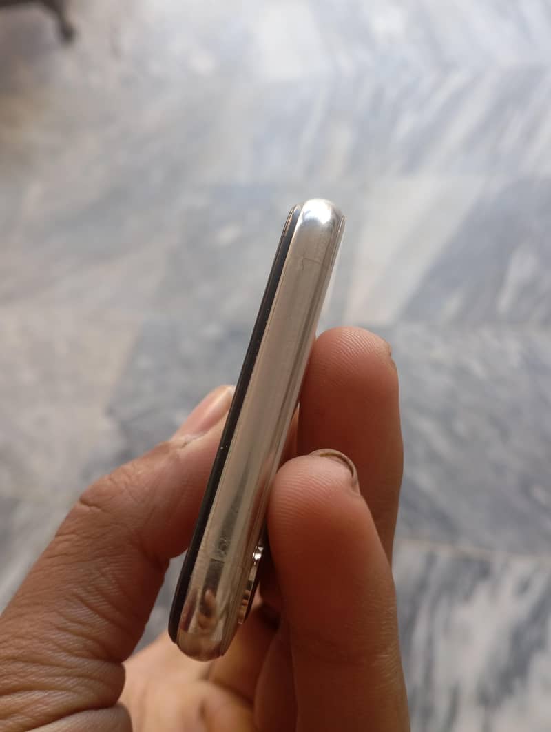 Apple iPhone X 6