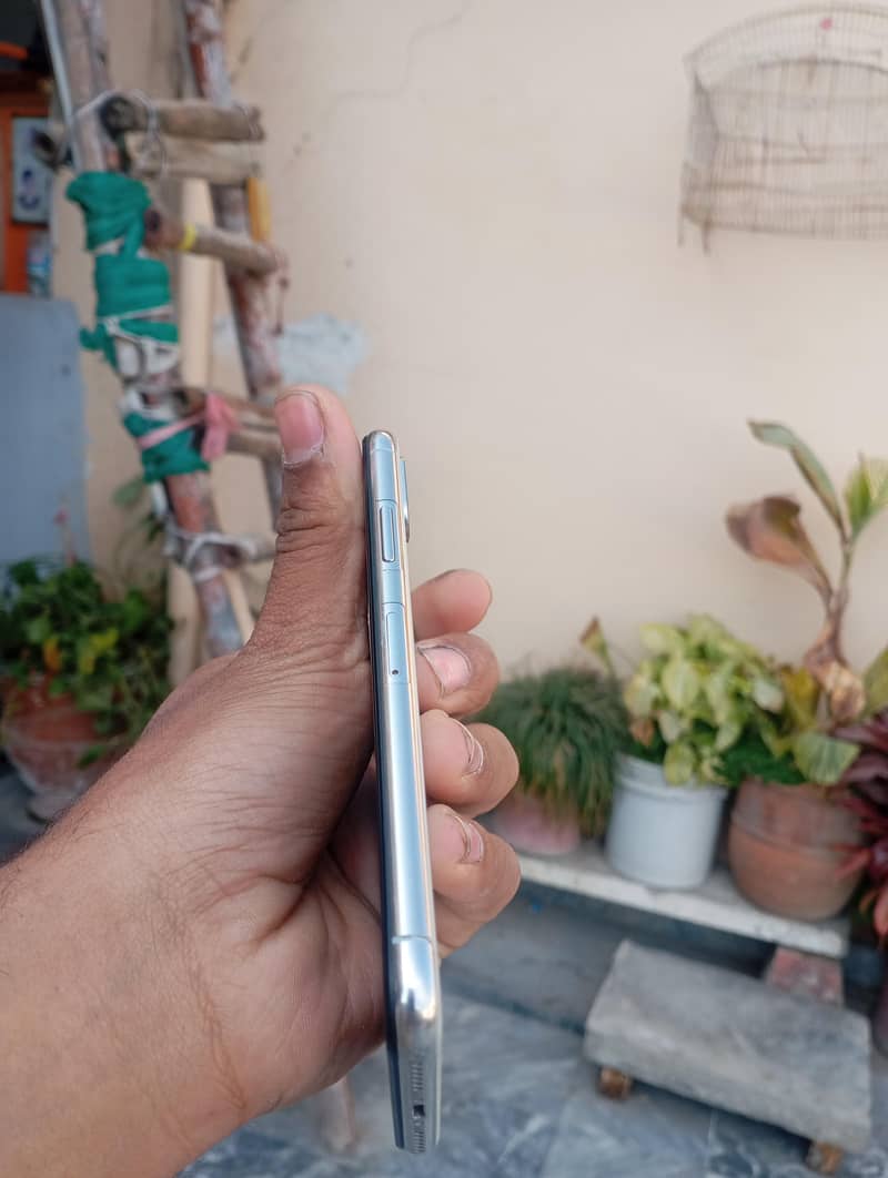 Apple iPhone X 10