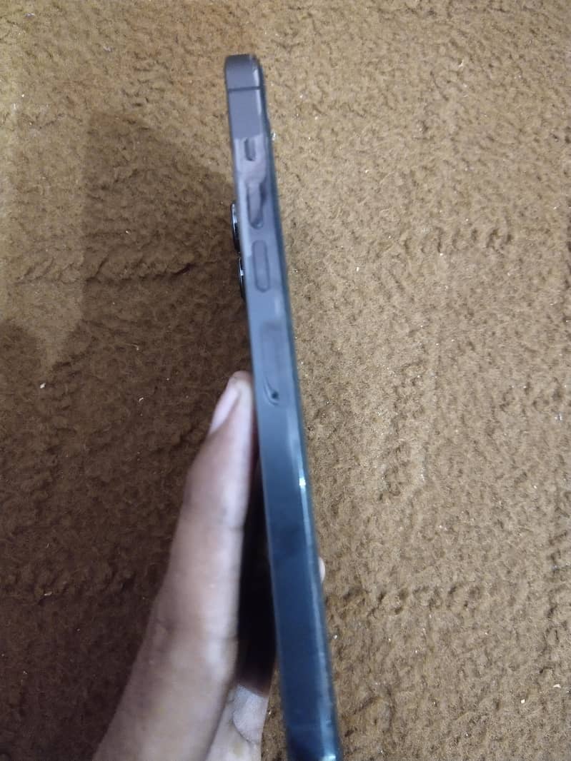 Apple iPhone 13 Pro Max 4