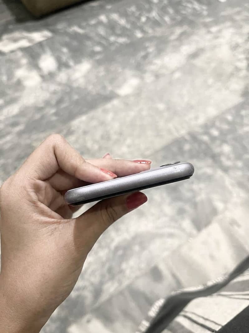 Apple iPhone 11 3