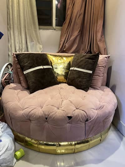 Sofa with 5 cushions