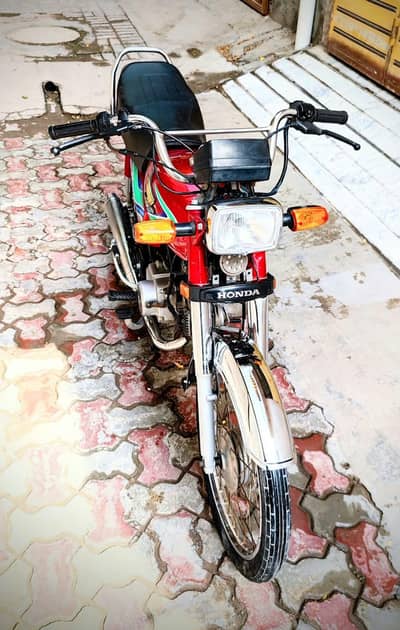 assalamualaikum Honda CD 70cc for sale urgent excellent condition