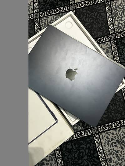 MacBook M5 Air 16/512 13” with box