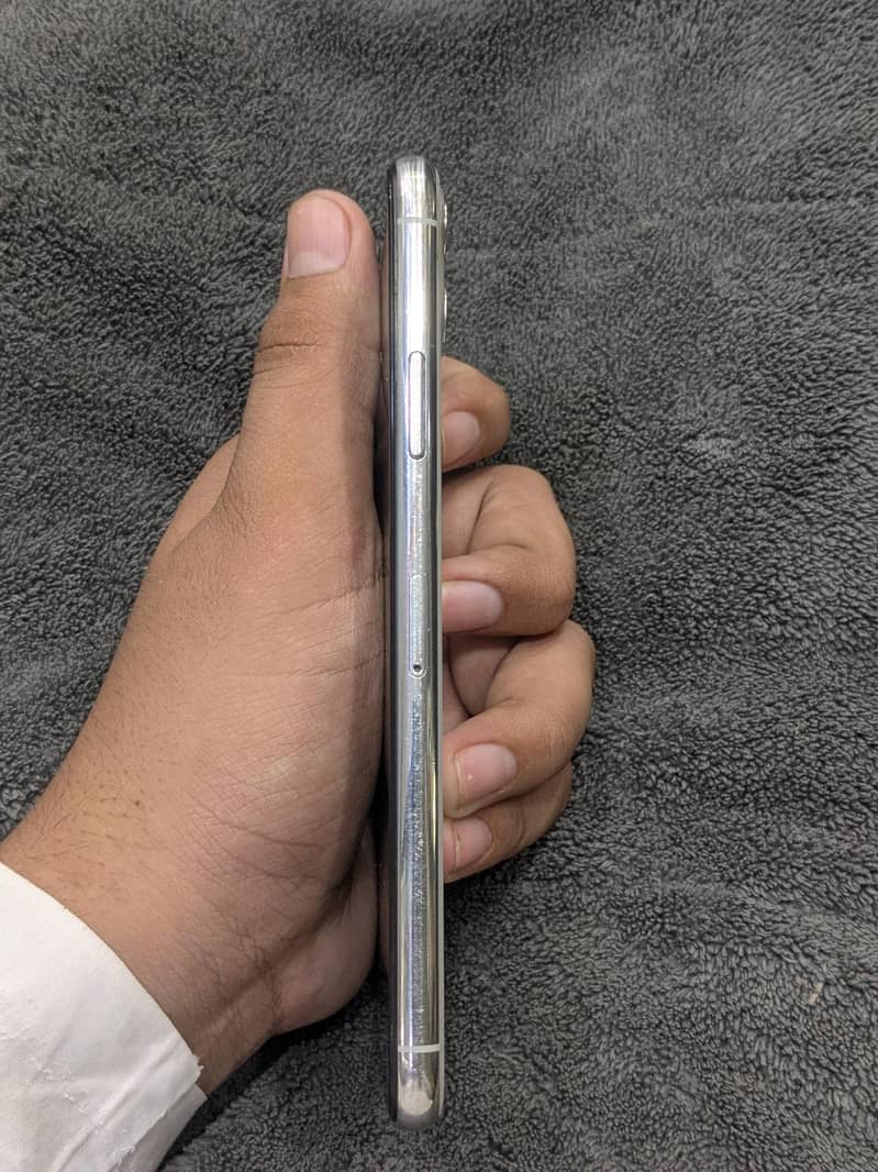 Apple iPhone 11 Pro Max 1