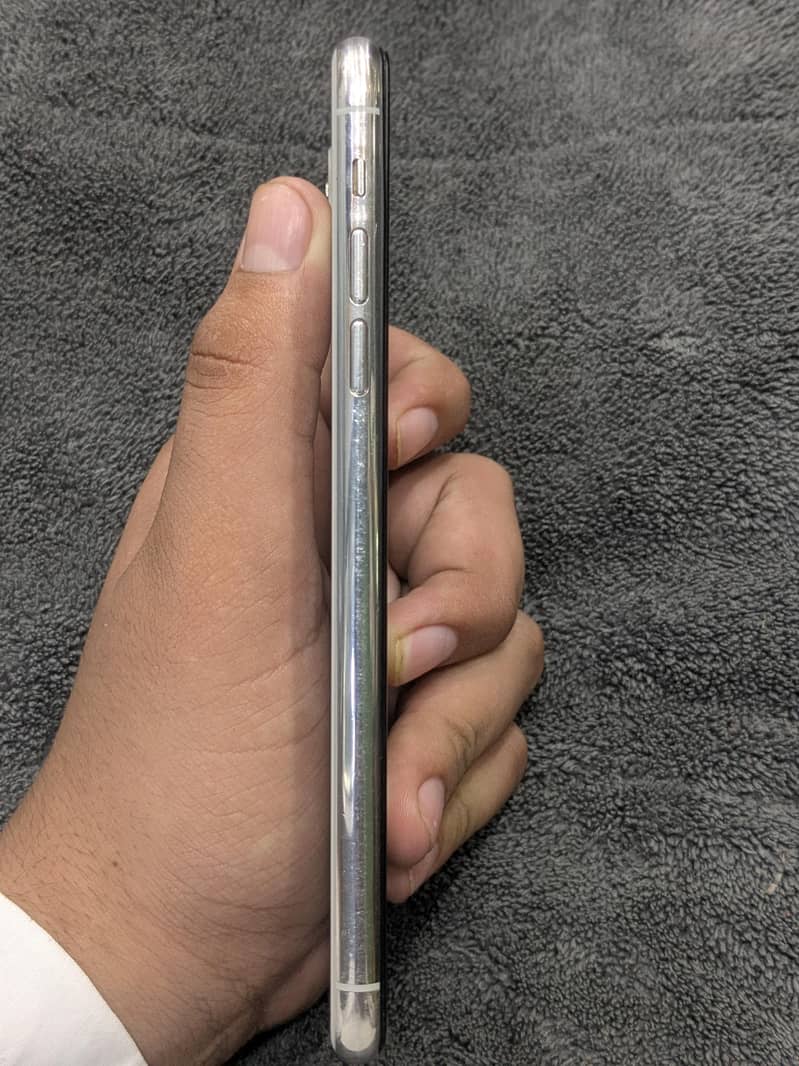 Apple iPhone 11 Pro Max 3