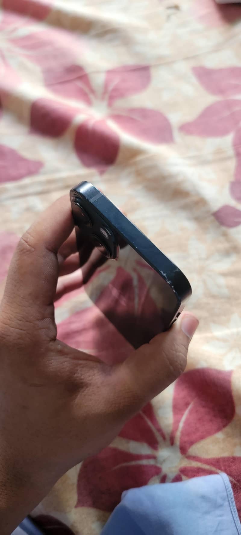 Apple iPhone 13 5