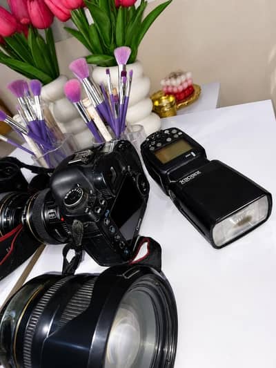 Canon 5D Camera + Canon 85mm Lens+temron Lens+speedlight  flash ³