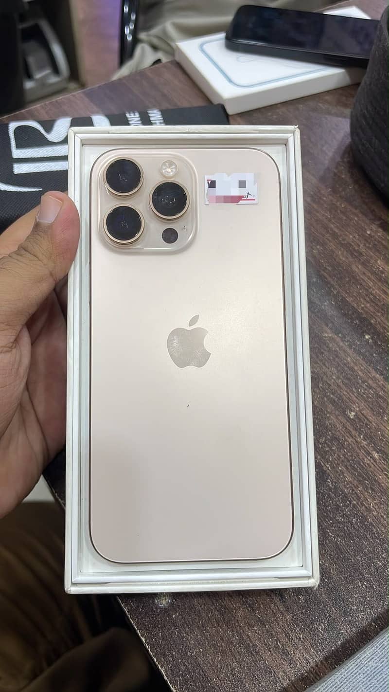 Apple iPhone 16 Pro Max 0
