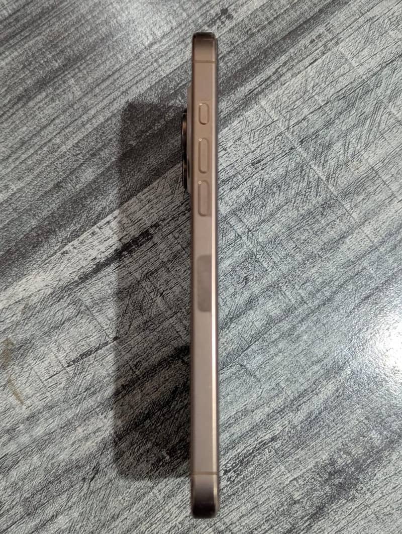 Apple iPhone 16 Pro Max 2