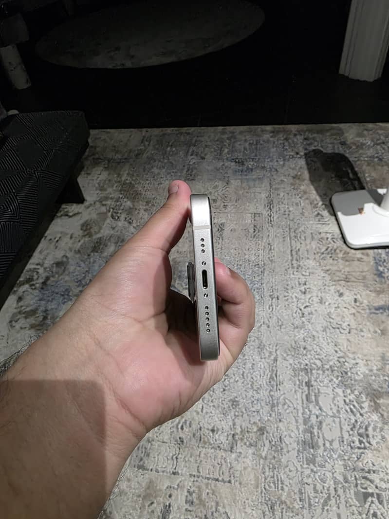 Apple iPhone 13 2