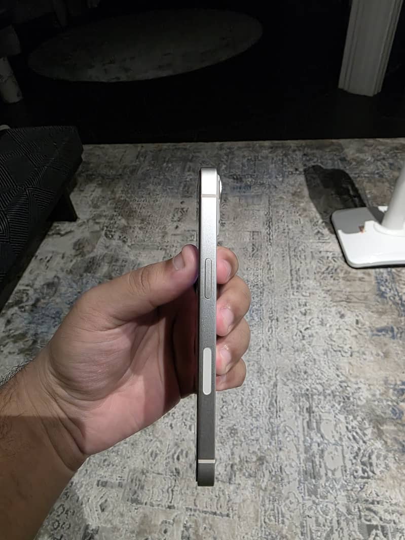 Apple iPhone 13 4