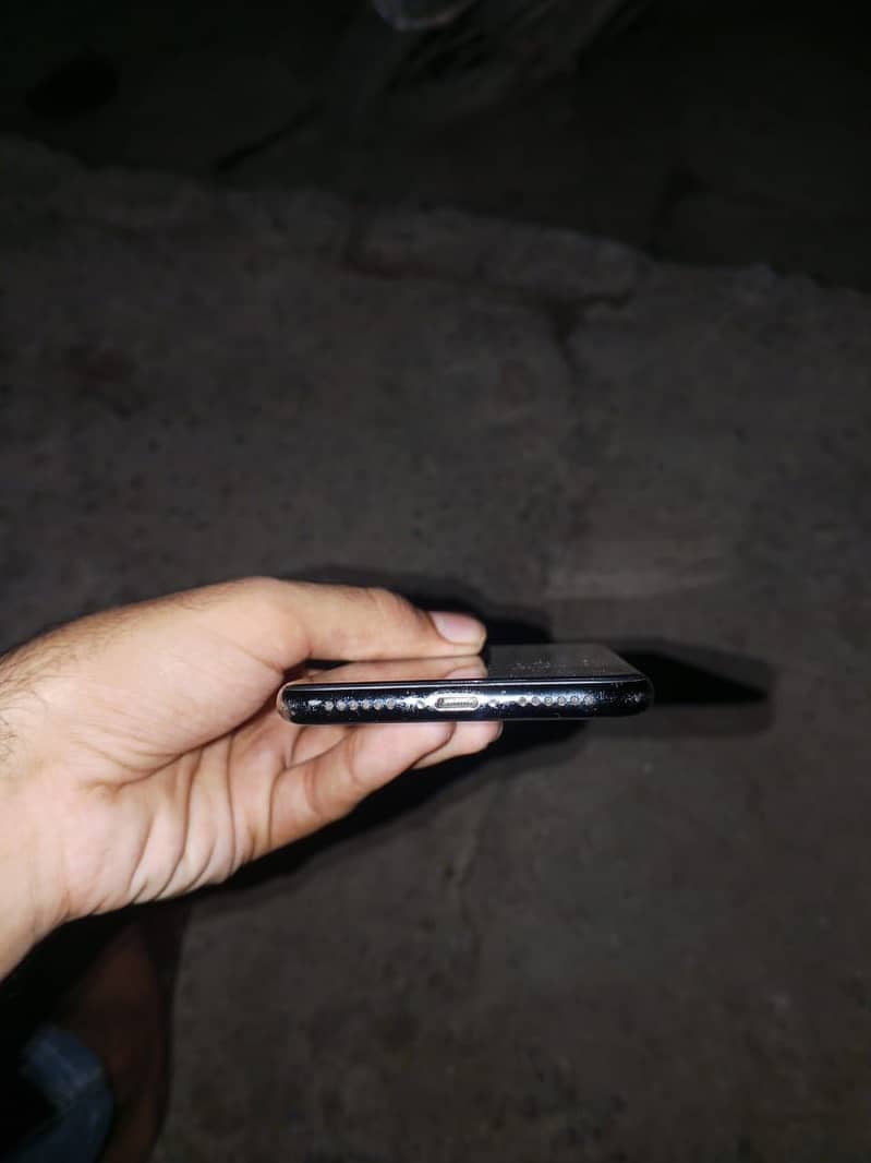 Apple iPhone X 4
