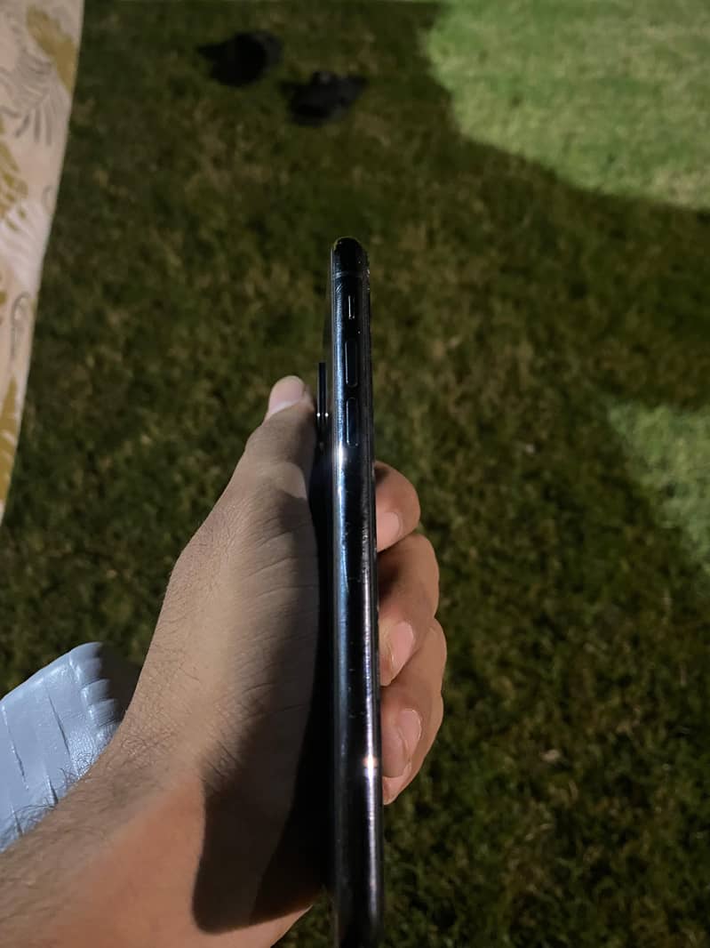Apple iPhone X 3