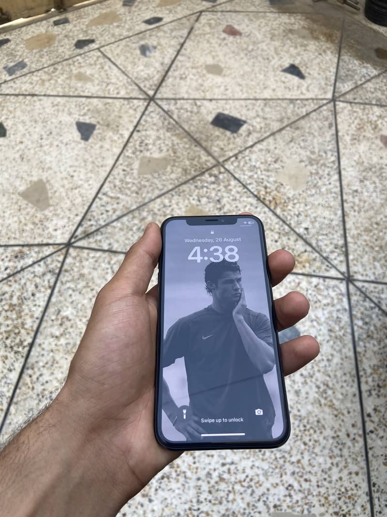 Apple iPhone X 4