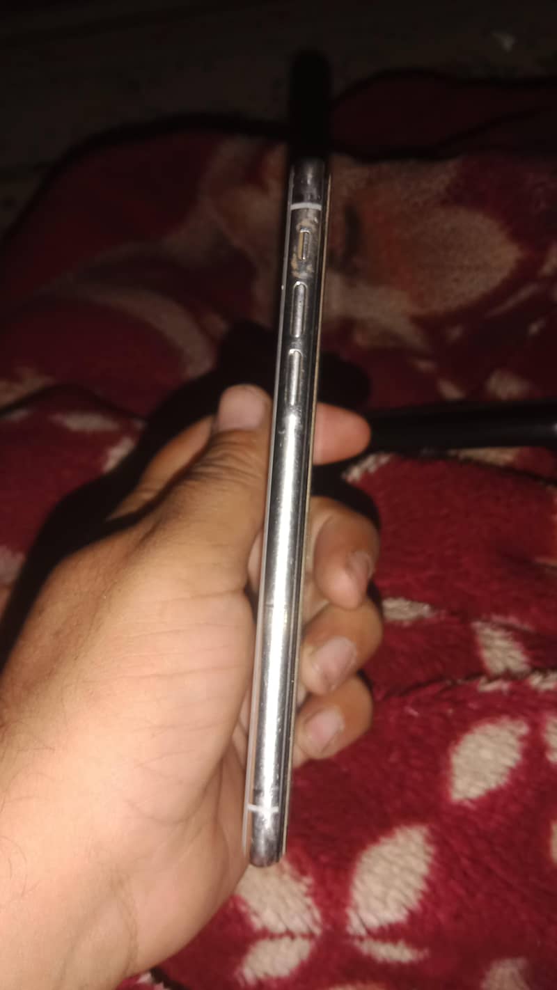 Apple iPhone X 3